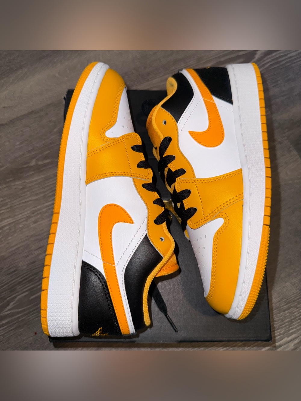 Air Jordan 1 Low Retro TAXI Black/White GS 4.5Y - Picture 3 of 7